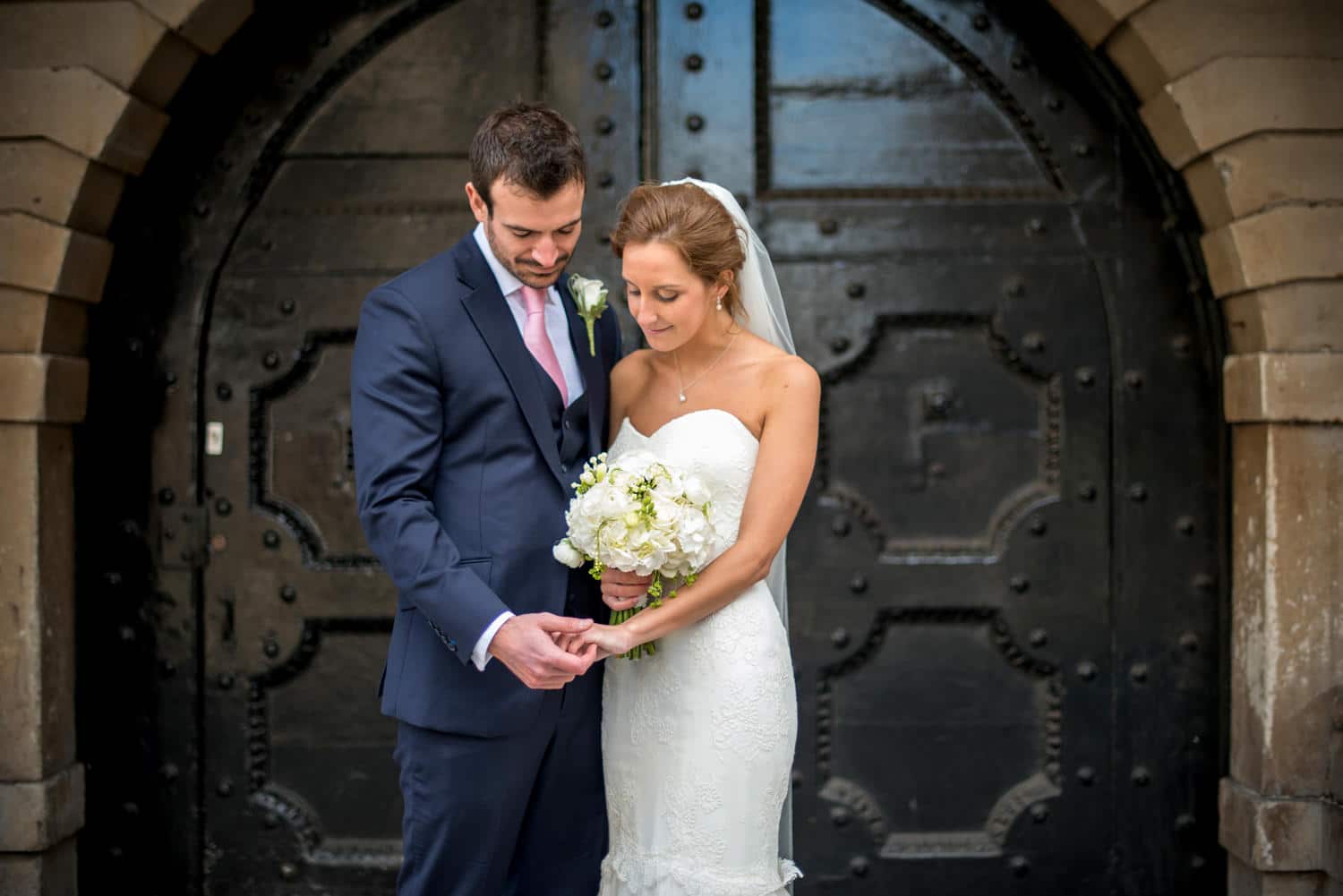 bride and groom portraits in city of London