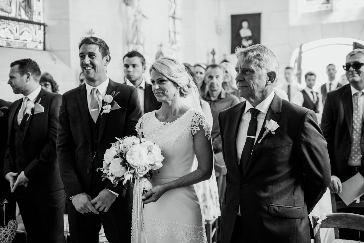 wedding ceremony in the chapel of Chateau de Lacoste