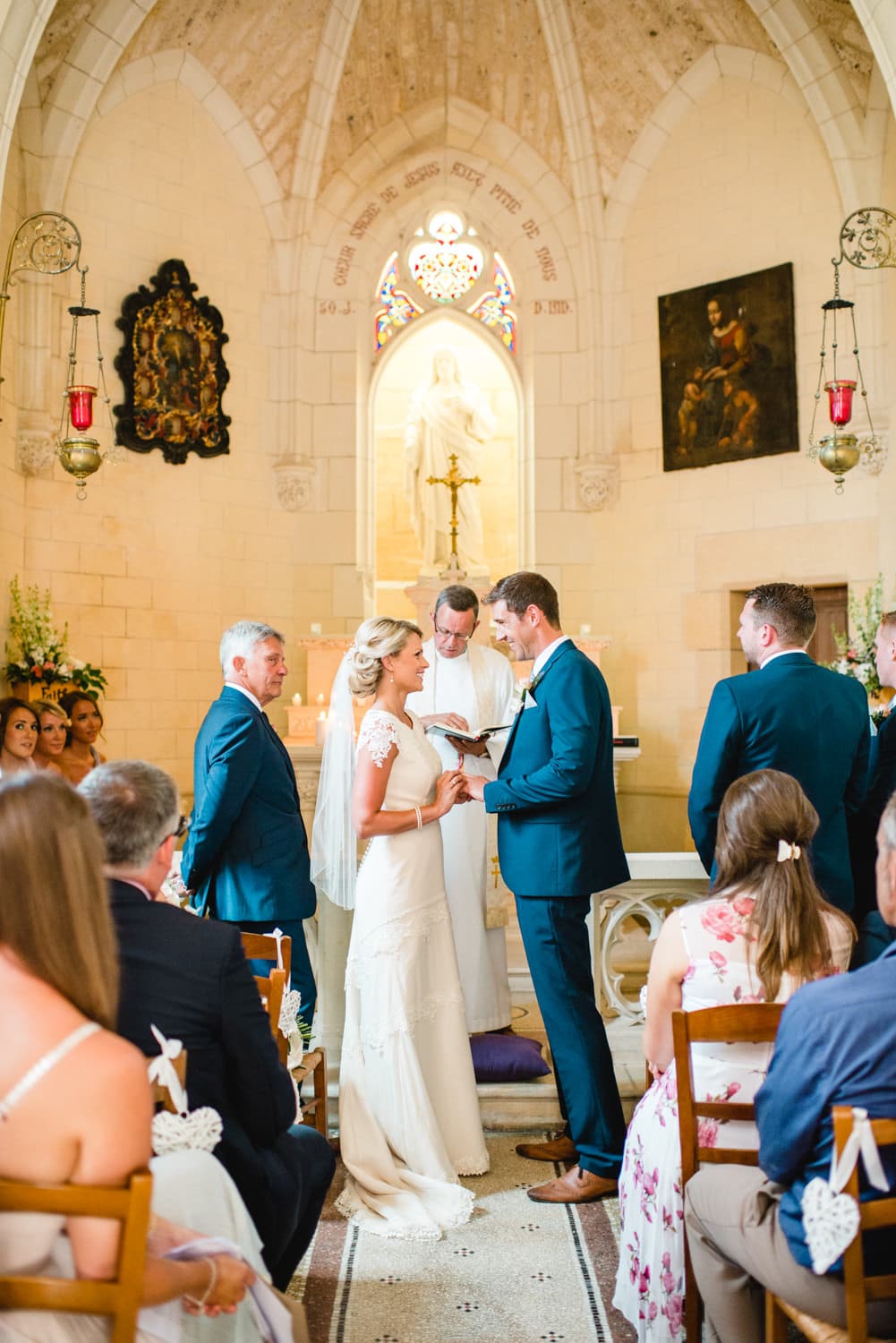 wedding ceremony in the chapel of Chateau de Lacoste