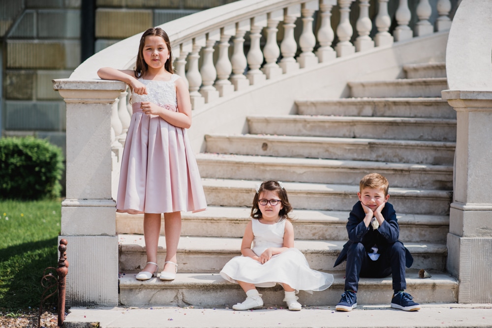 kids on steps at wedding