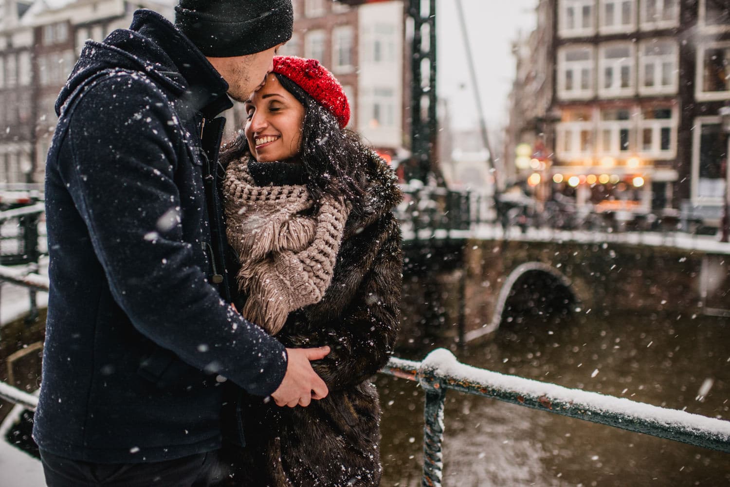 couple in the snow in Amsterdam