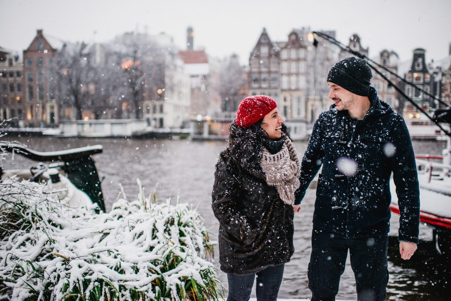 couple holding hands in snow in Amsterdam