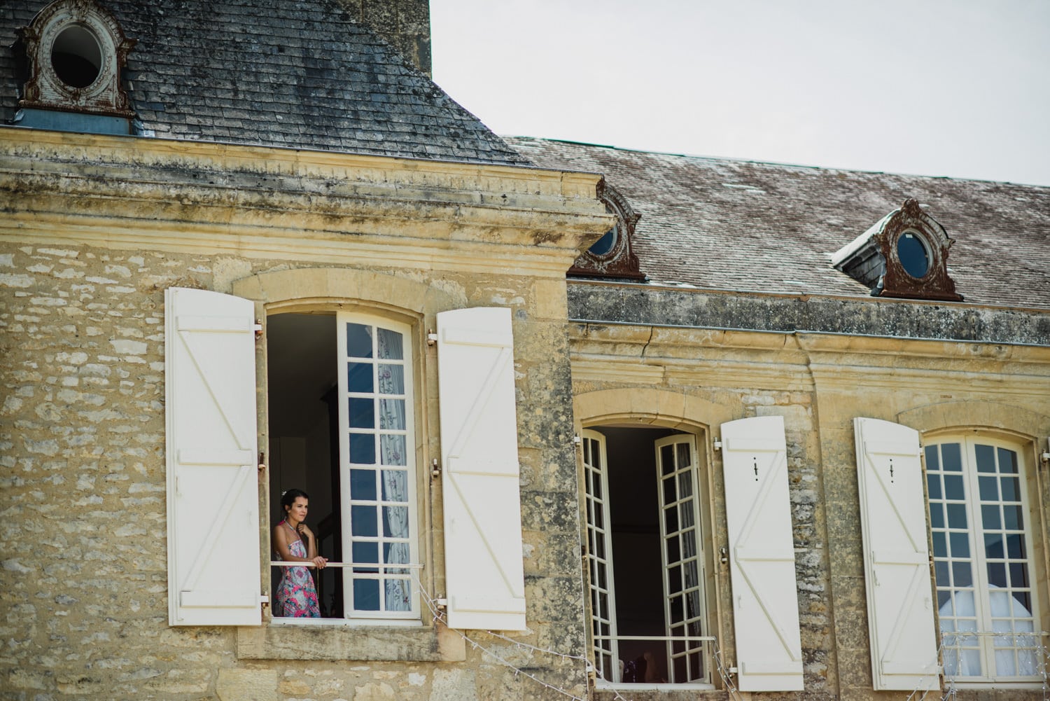 bridesmaid looking out window ar Chateau de Lacoste France