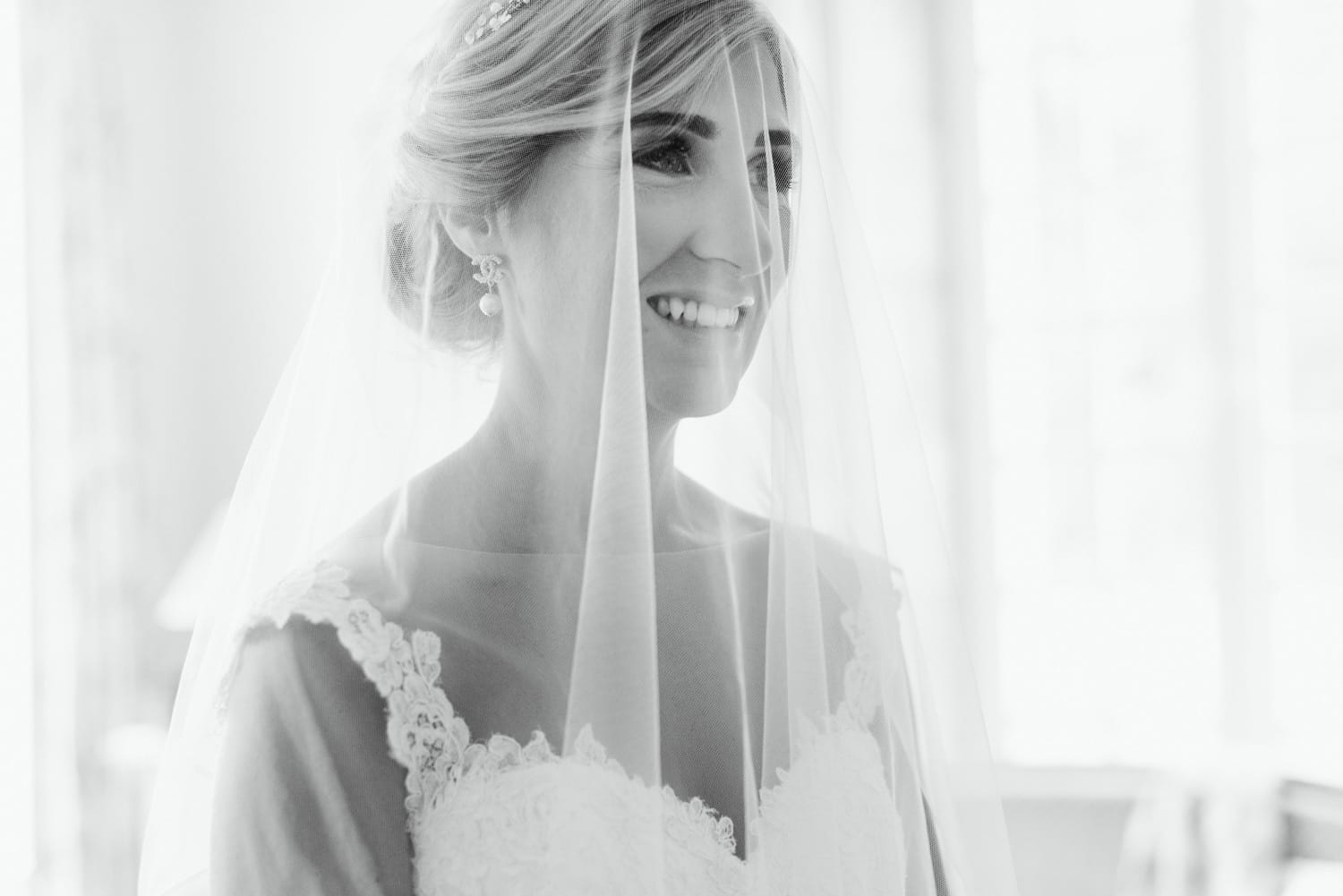 bride with veil at Chateau de Lacoste France